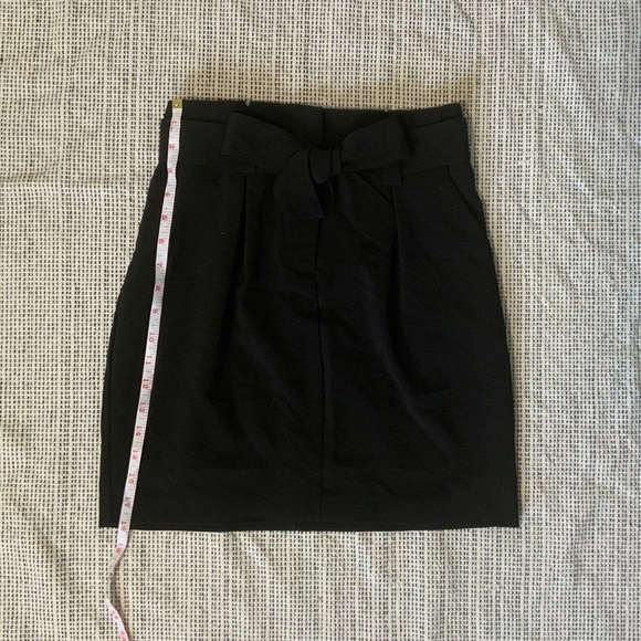 Black Paperbag mini skirt with bow - Picture 4 of 9
